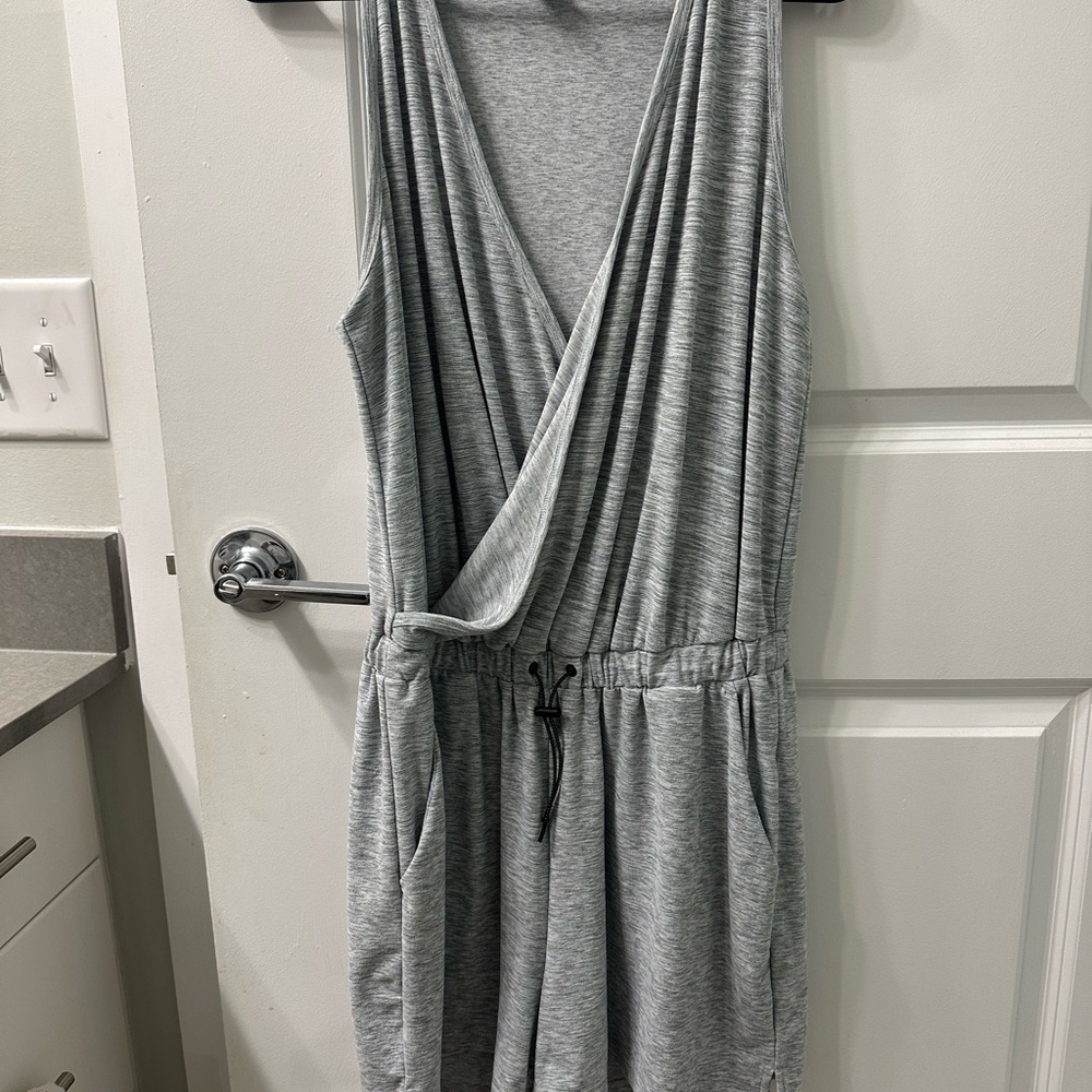 Old Navy Active Breathe-On Heather Gray Rhomper
